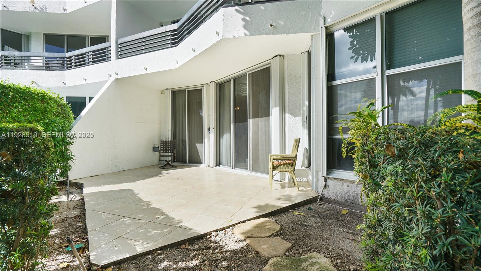 3600 Mystic Pointe Dr # 115