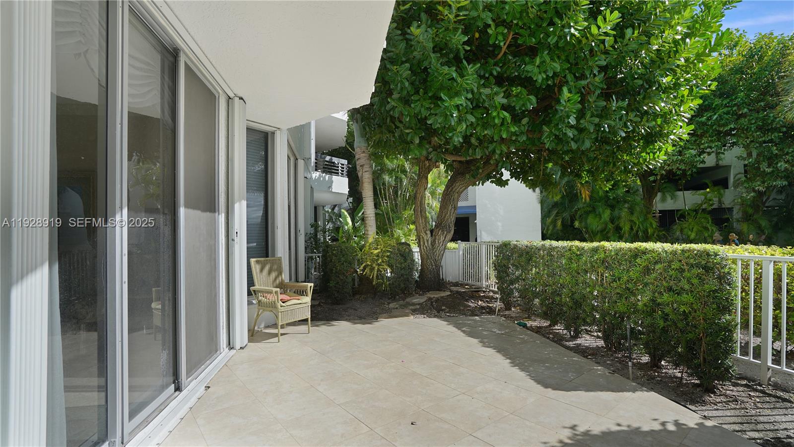 3600 Mystic Pointe Dr # 115