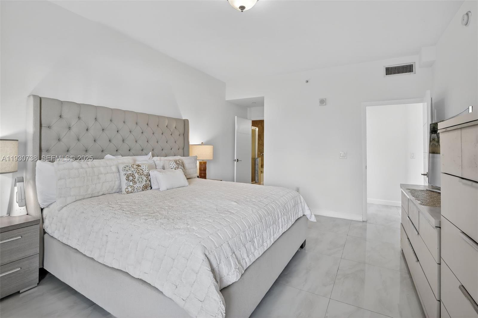 3340 NE 190th St # 1101