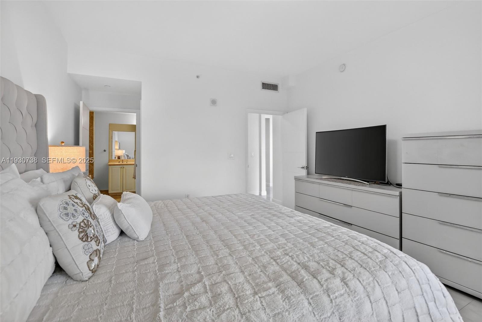 3340 NE 190th St # 1101