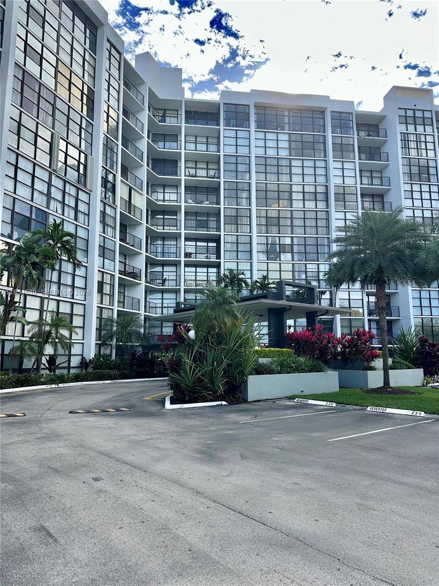 1000 Parkview Dr # 107