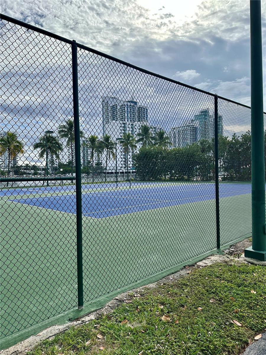 1000 Parkview Dr # 107