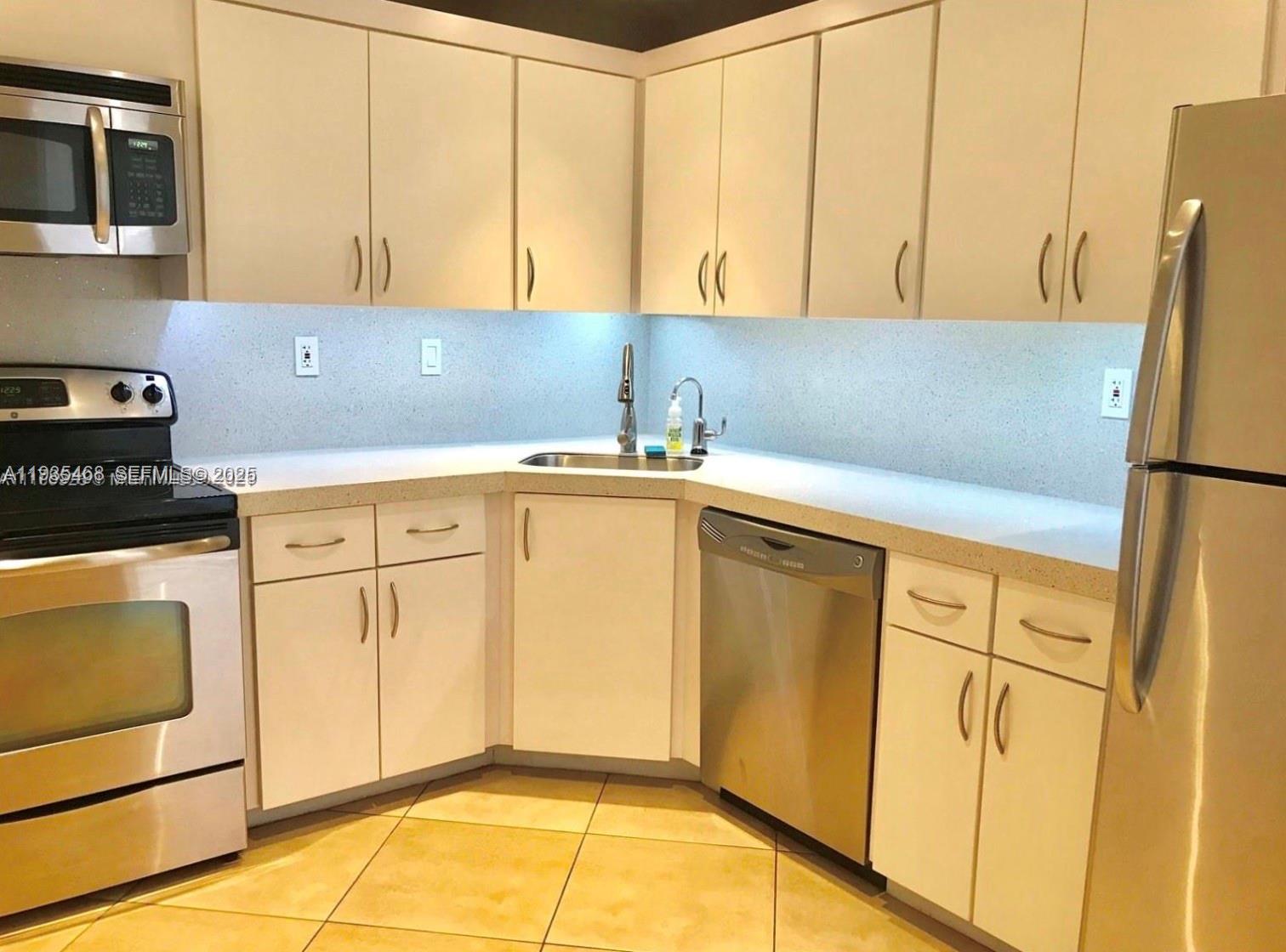 2780 NE 183rd St # 514