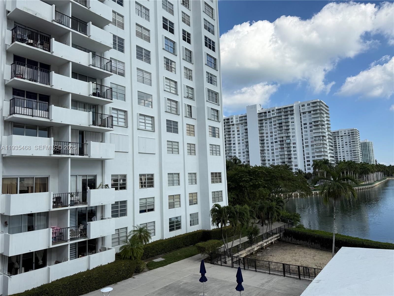 2780 NE 183rd St # 514