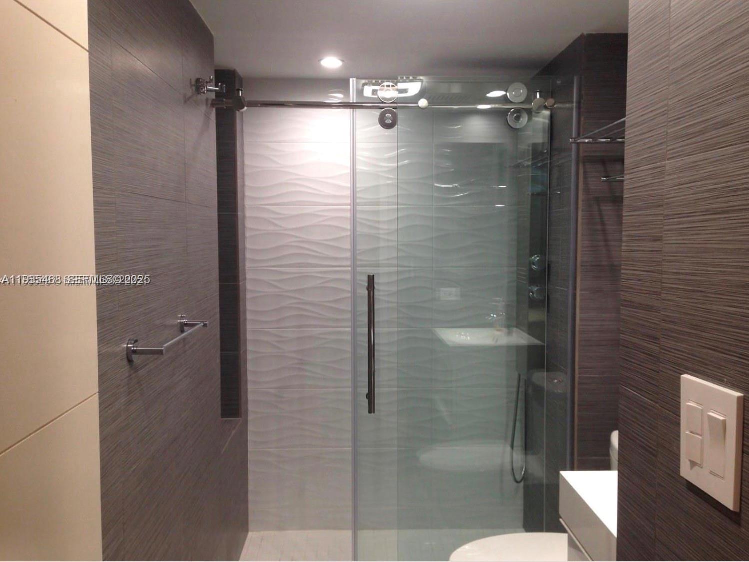 2780 NE 183rd St # 514