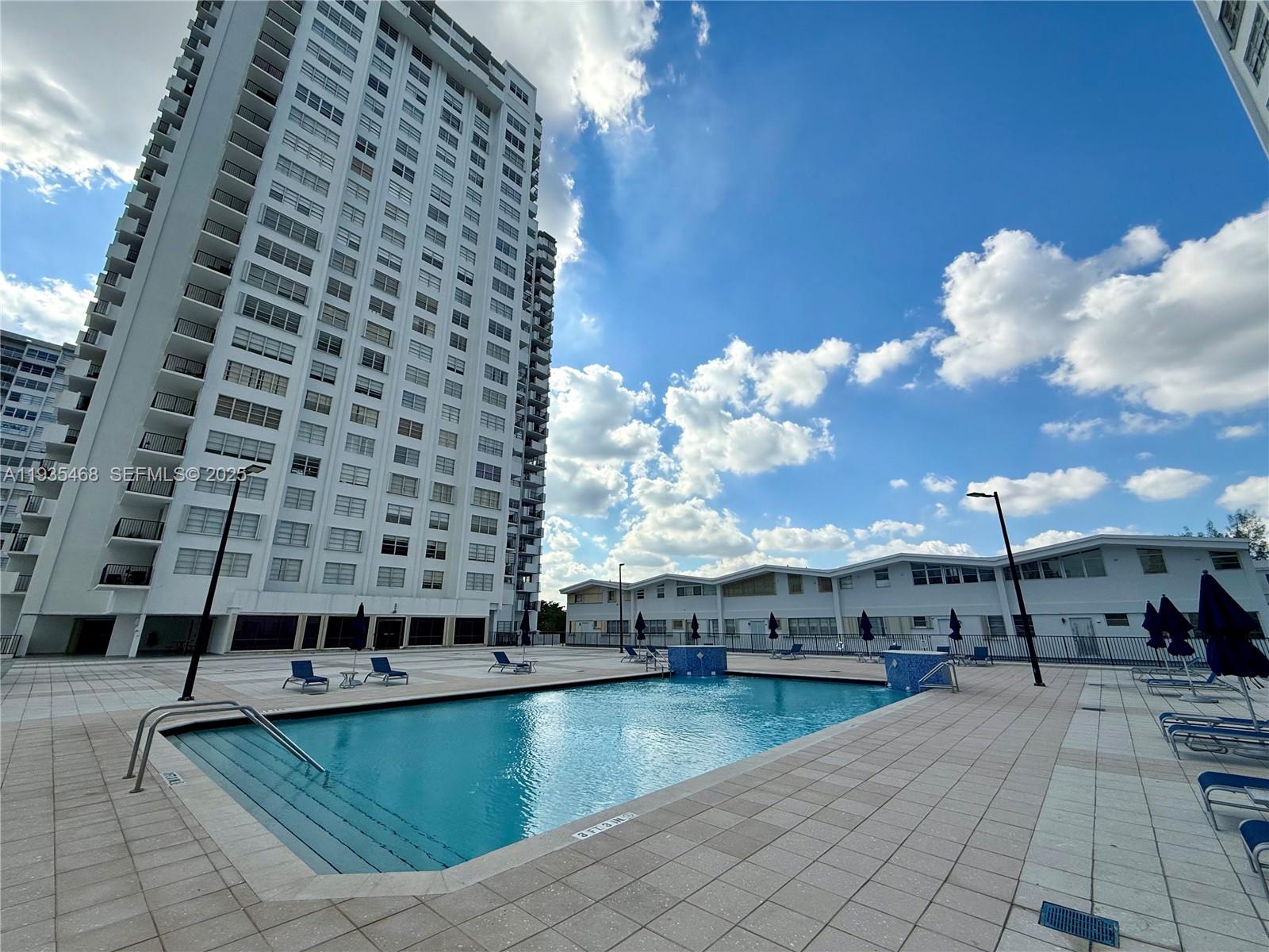 2780 NE 183rd St # 514