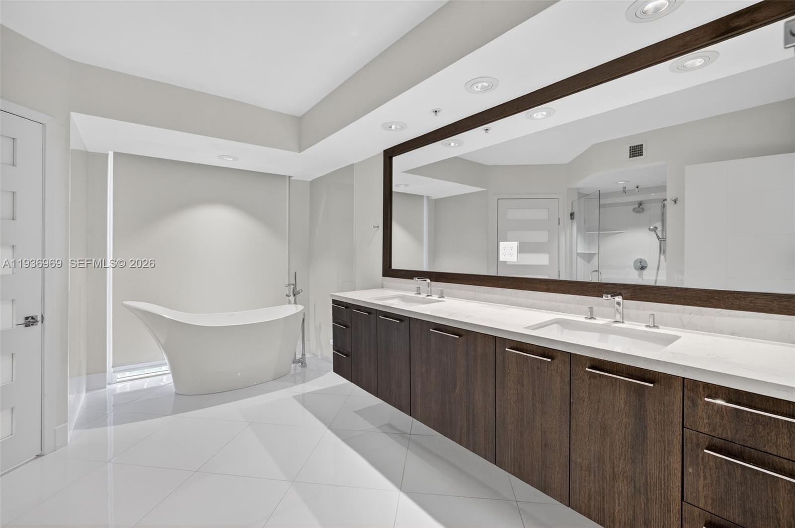 3370 Hidden Bay Dr # 2711