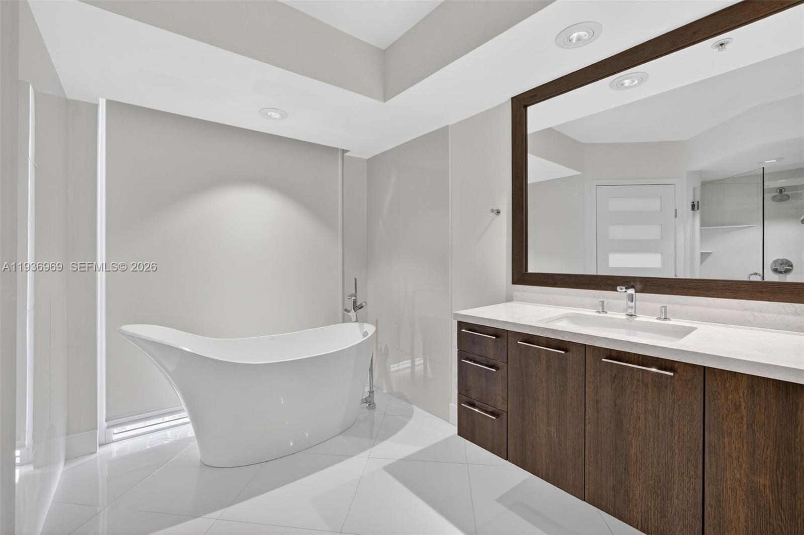 3370 Hidden Bay Dr # 2711