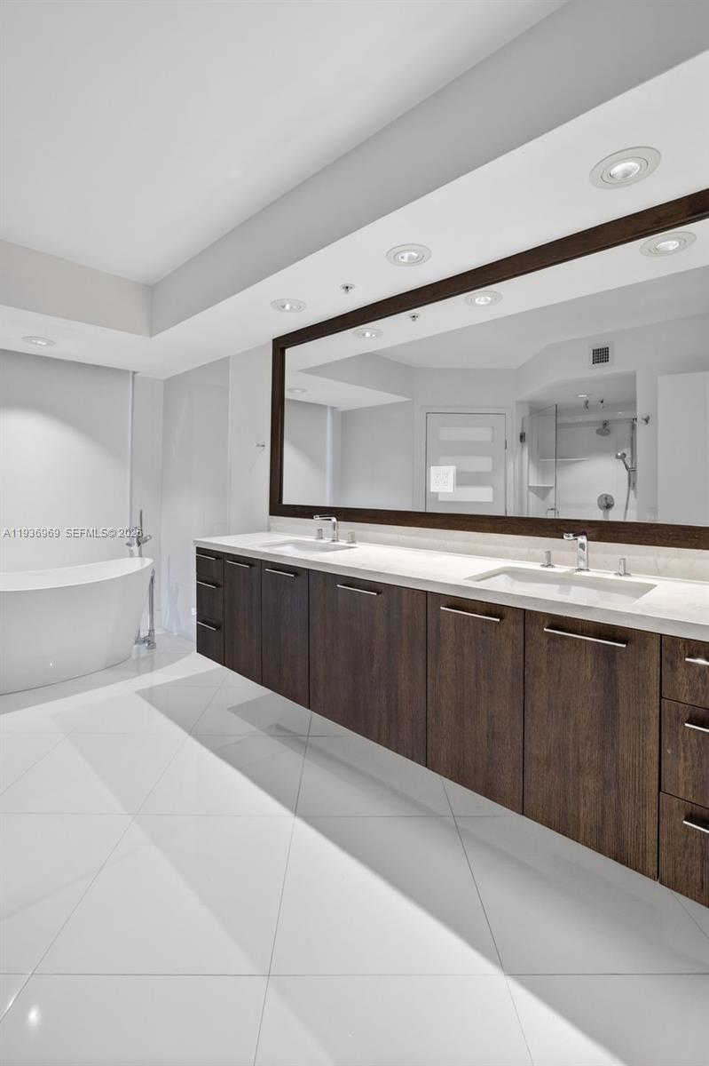 3370 Hidden Bay Dr # 2711