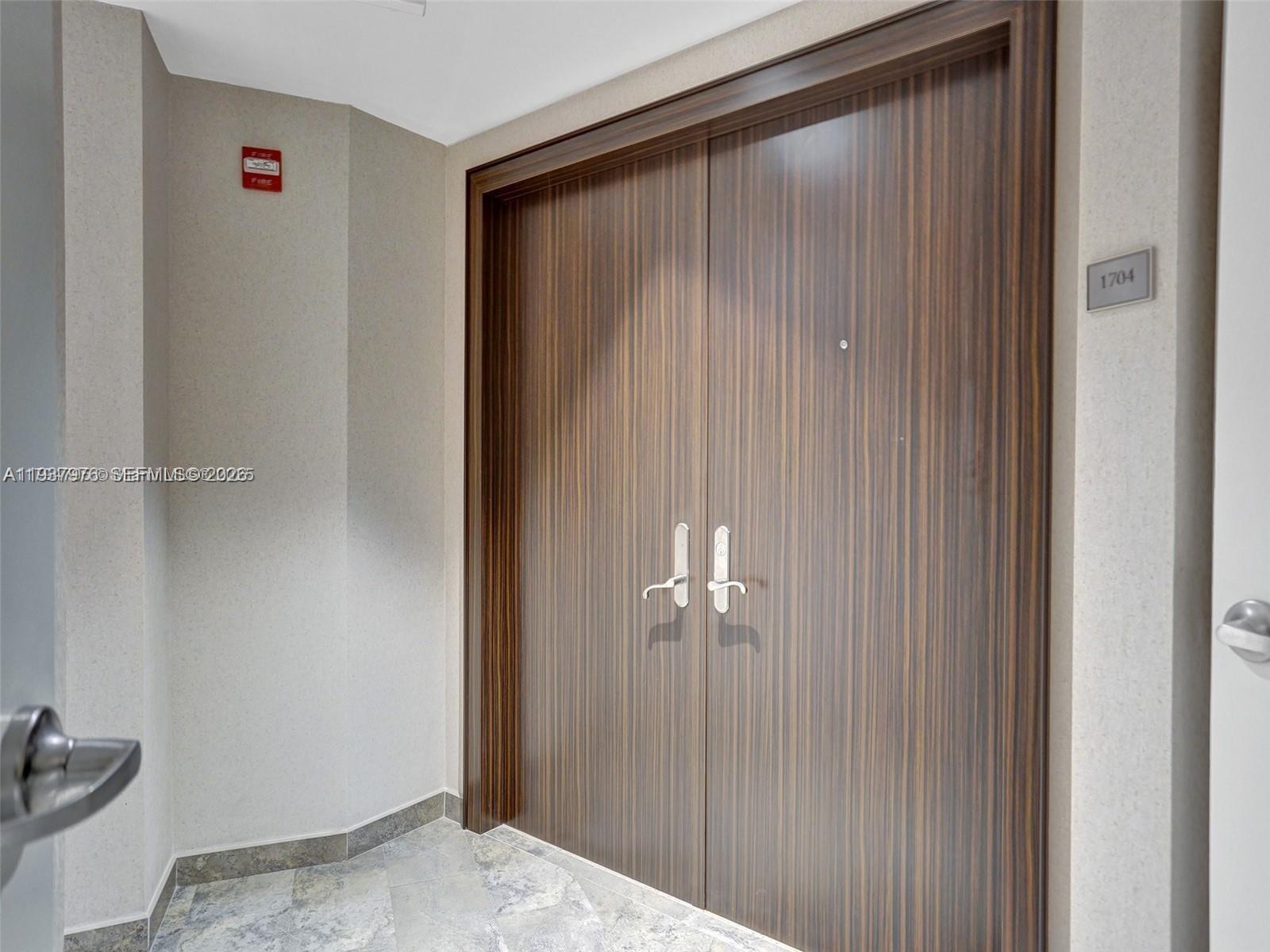 17201 Collins Ave # 1704