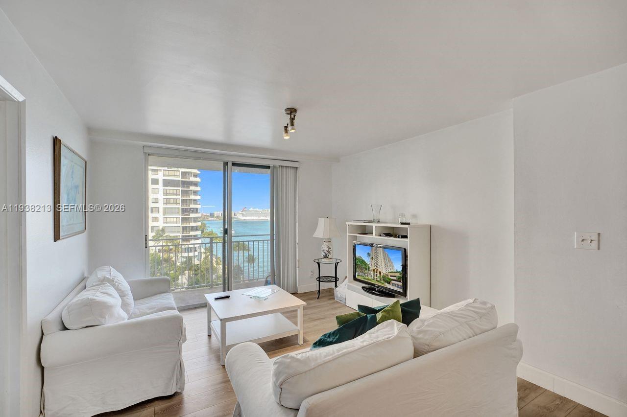 770 SE Claughton Island Dr # 813