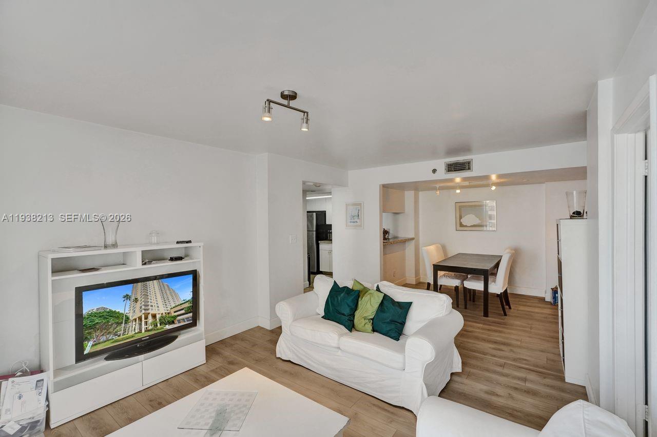 770 SE Claughton Island Dr # 813