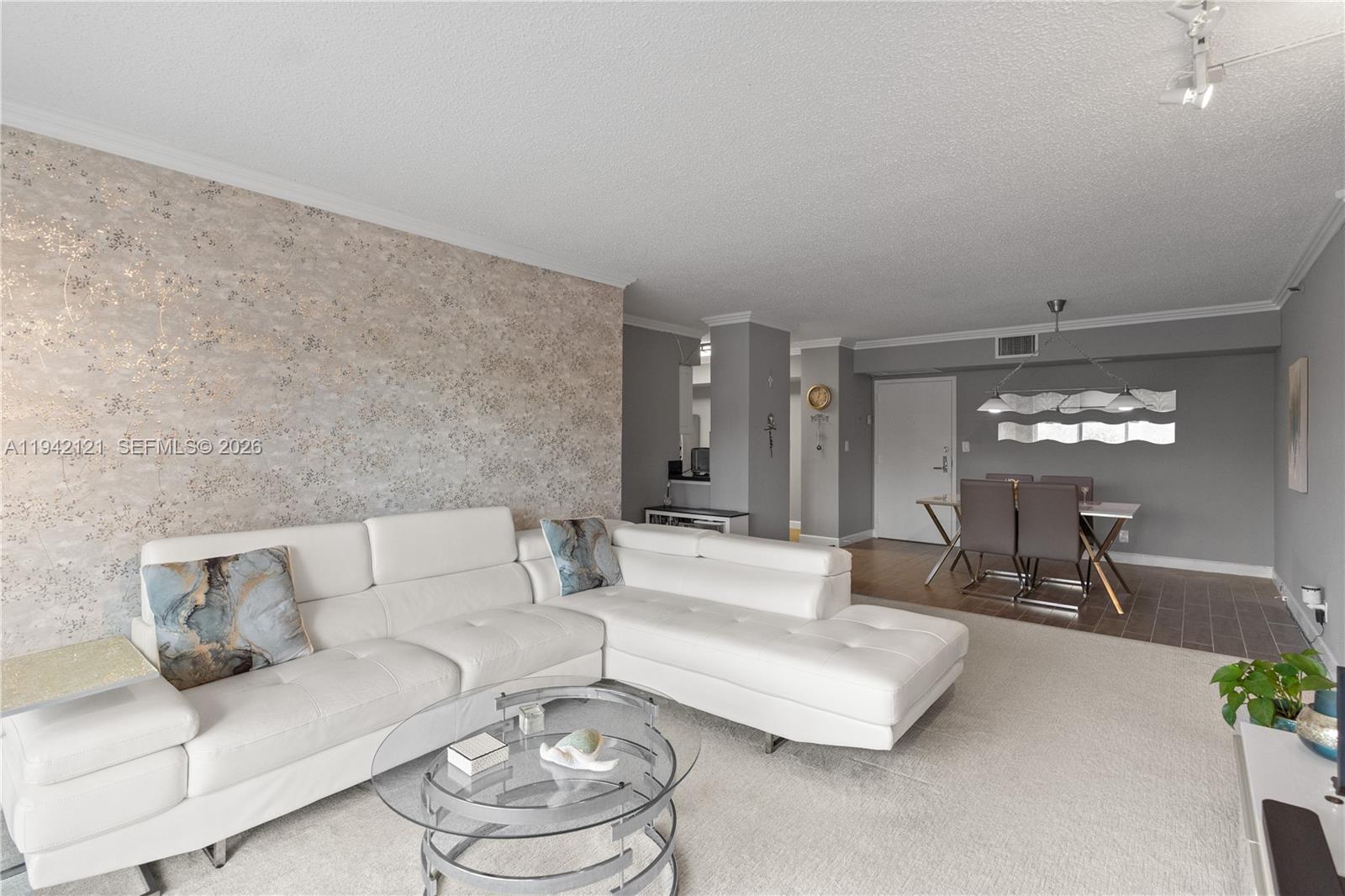 3600 Mystic Pointe Dr # 309