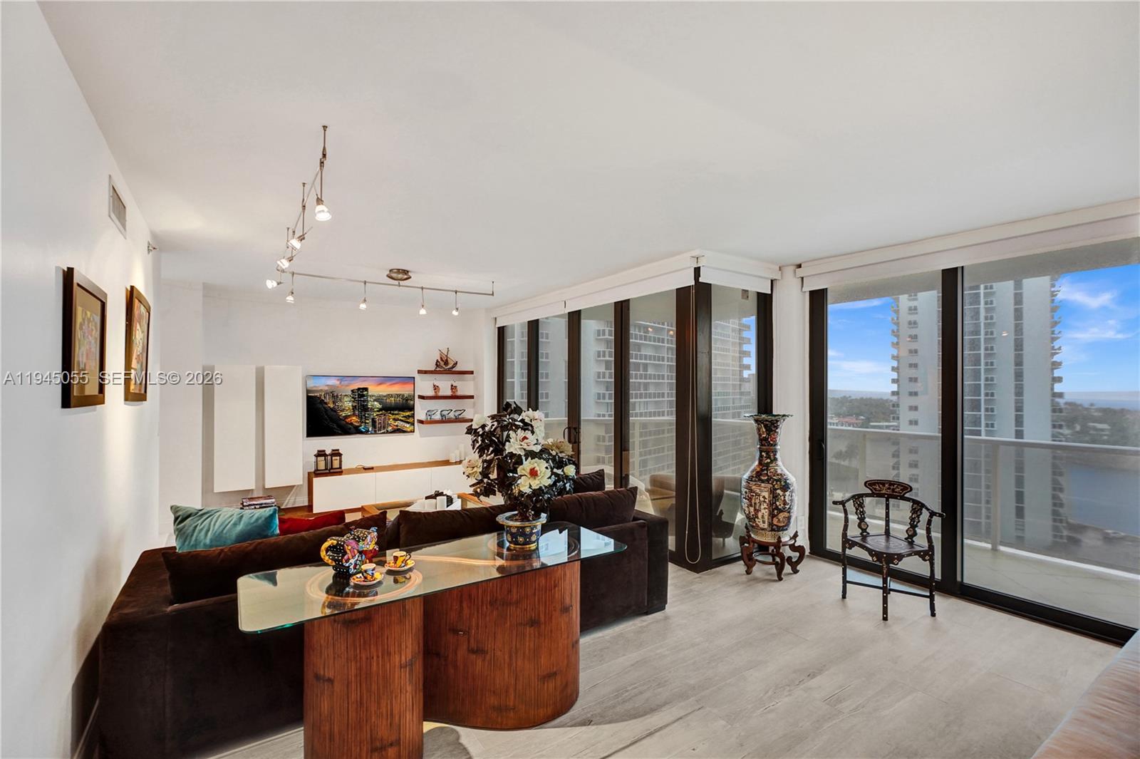 20281 E Country Club Dr # 1002