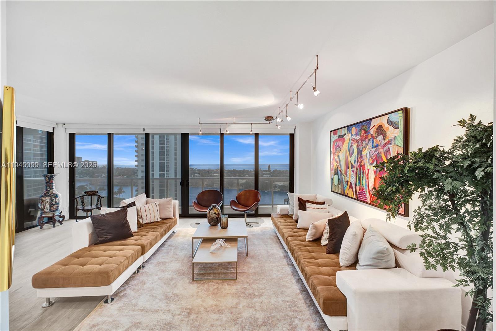 20281 E Country Club Dr # 1002