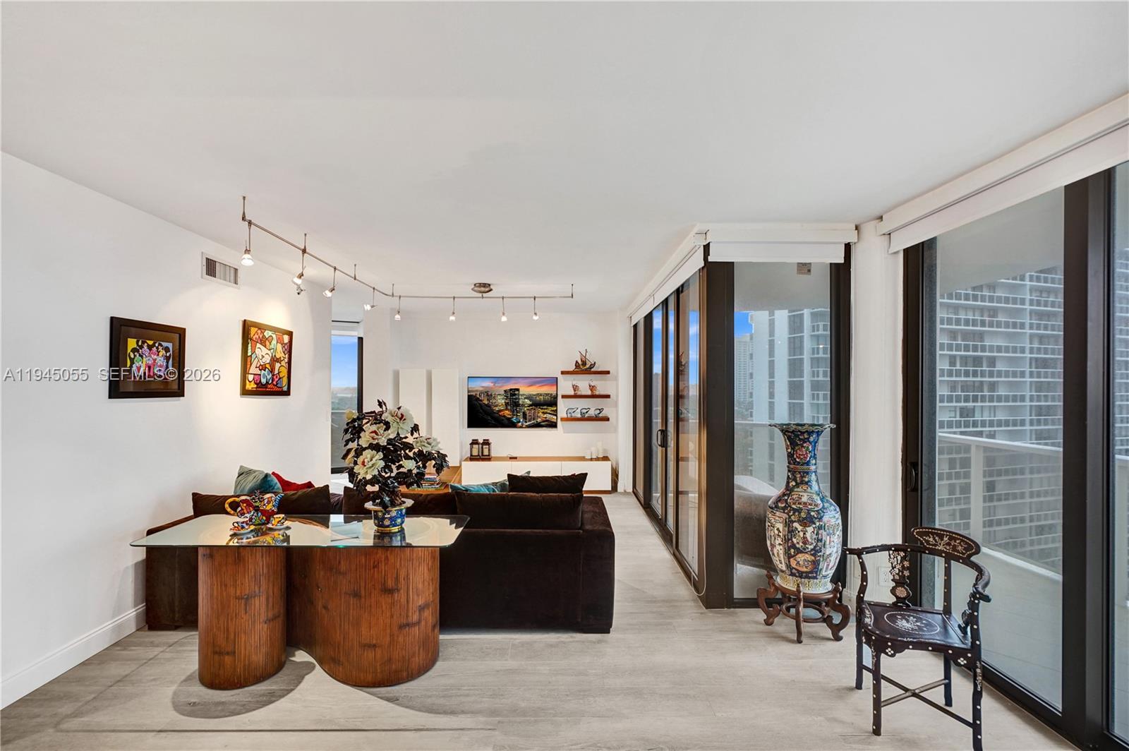 20281 E Country Club Dr # 1002