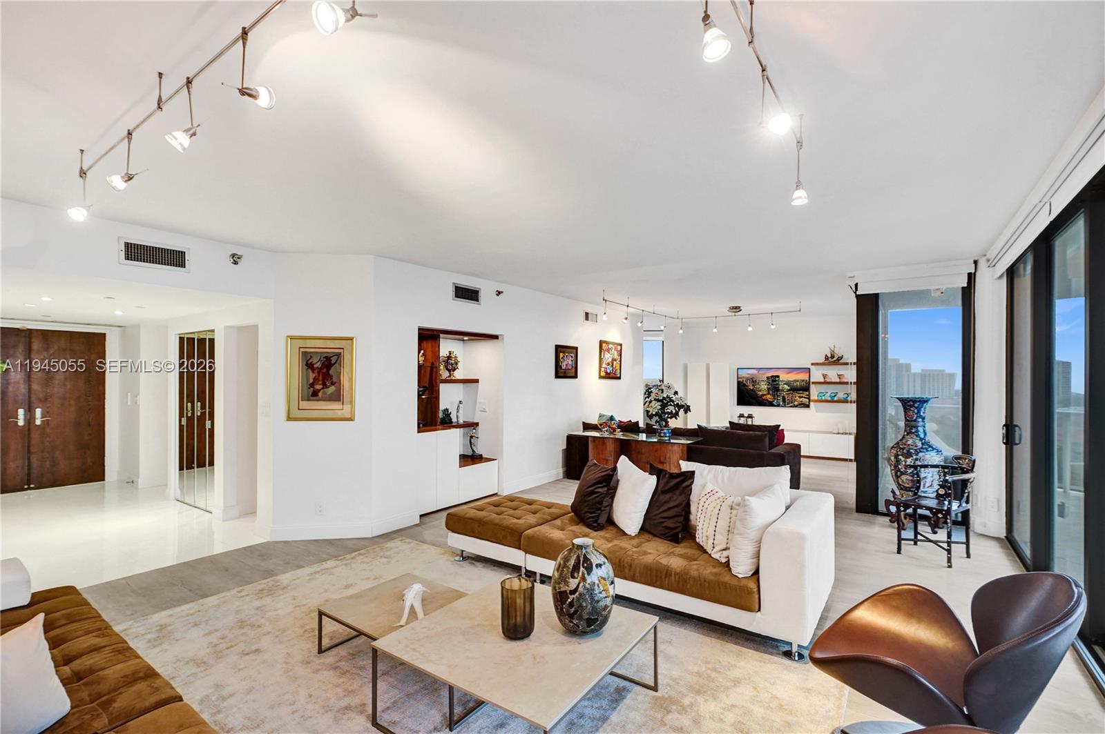 20281 E Country Club Dr # 1002