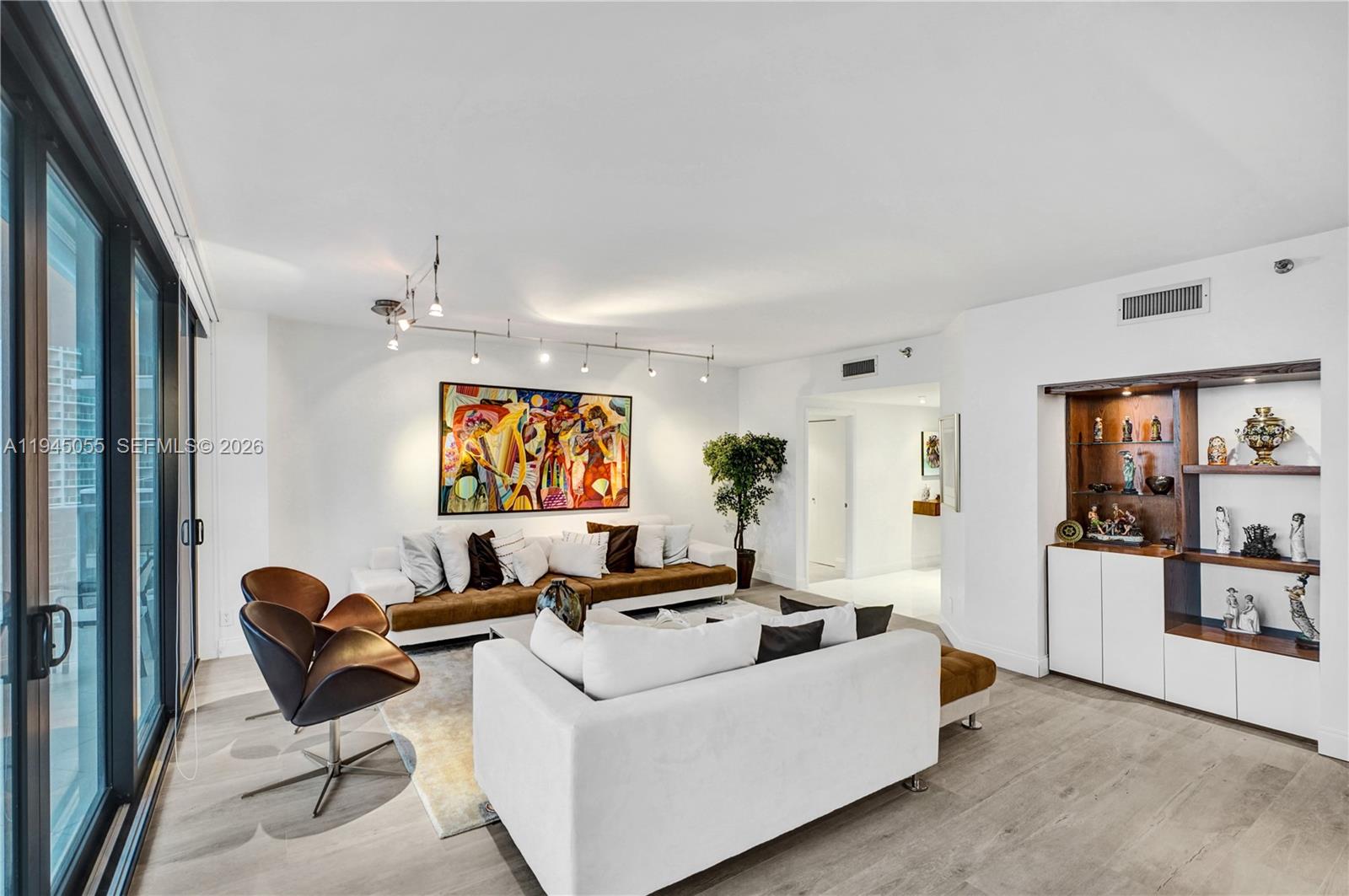 20281 E Country Club Dr # 1002