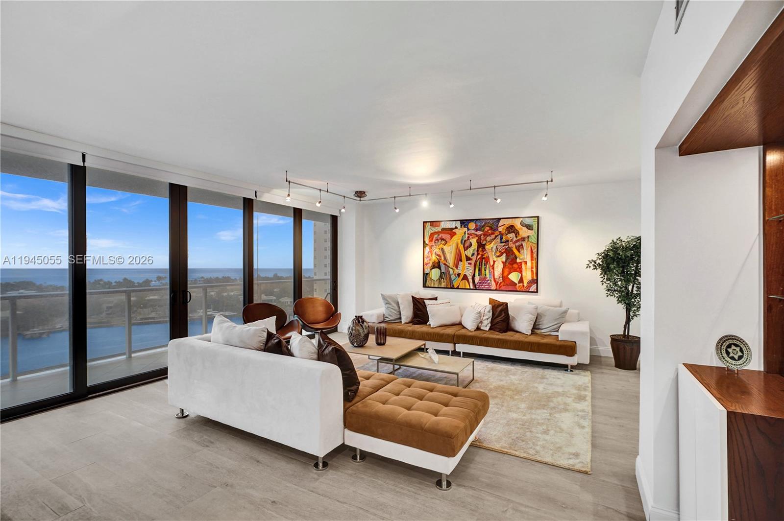 20281 E Country Club Dr # 1002