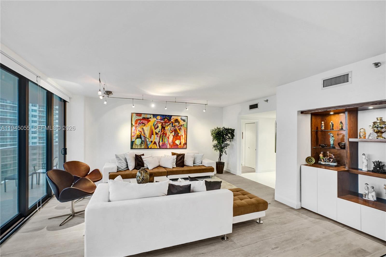 20281 E Country Club Dr # 1002