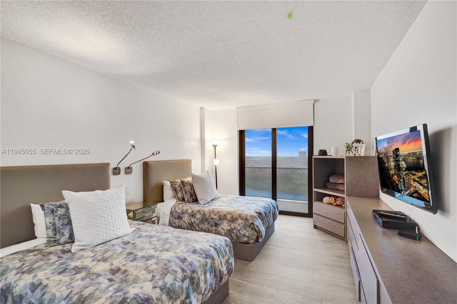 20281 E Country Club Dr # 1002