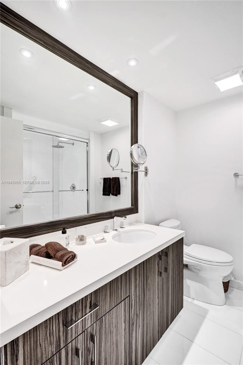 20281 E Country Club Dr # 1002