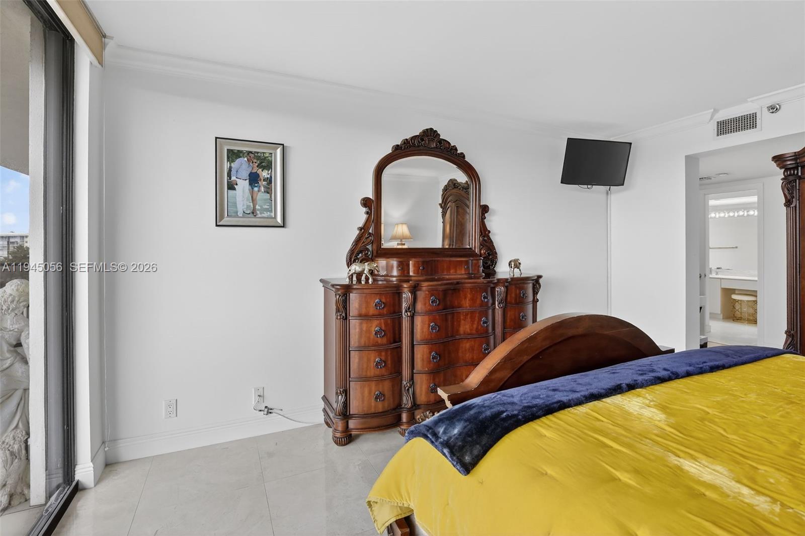 1000 W Island Blvd # 312