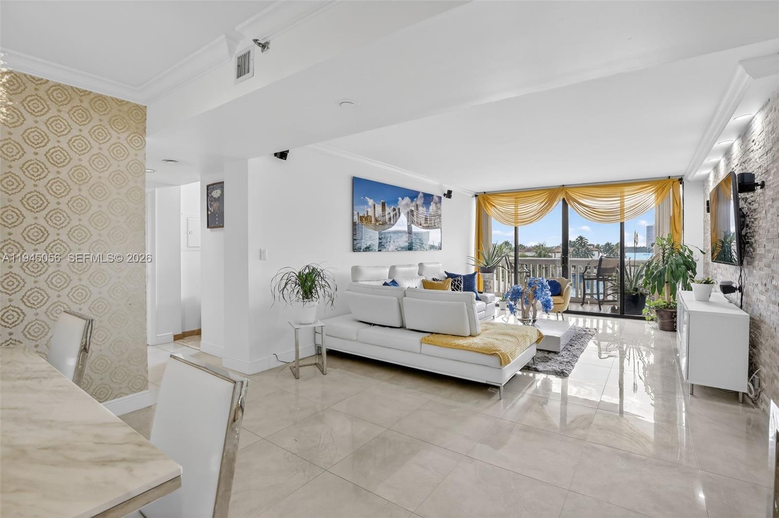 1000 W Island Blvd # 312