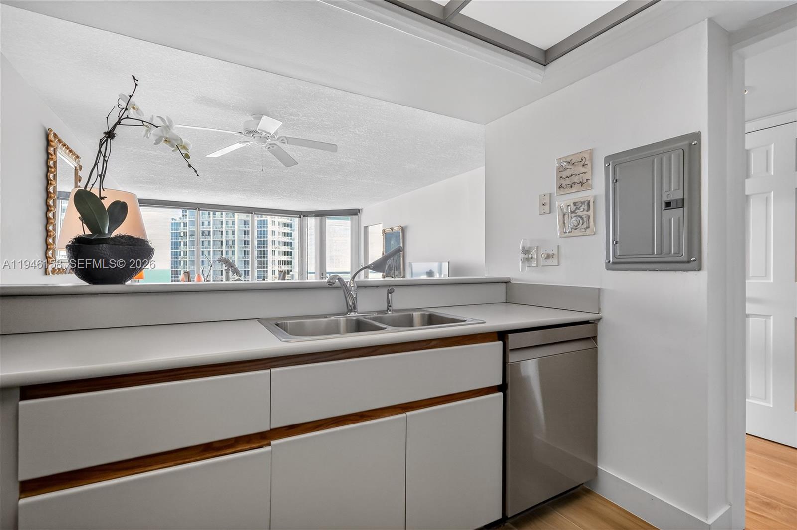 400 S Pointe Dr # 1608