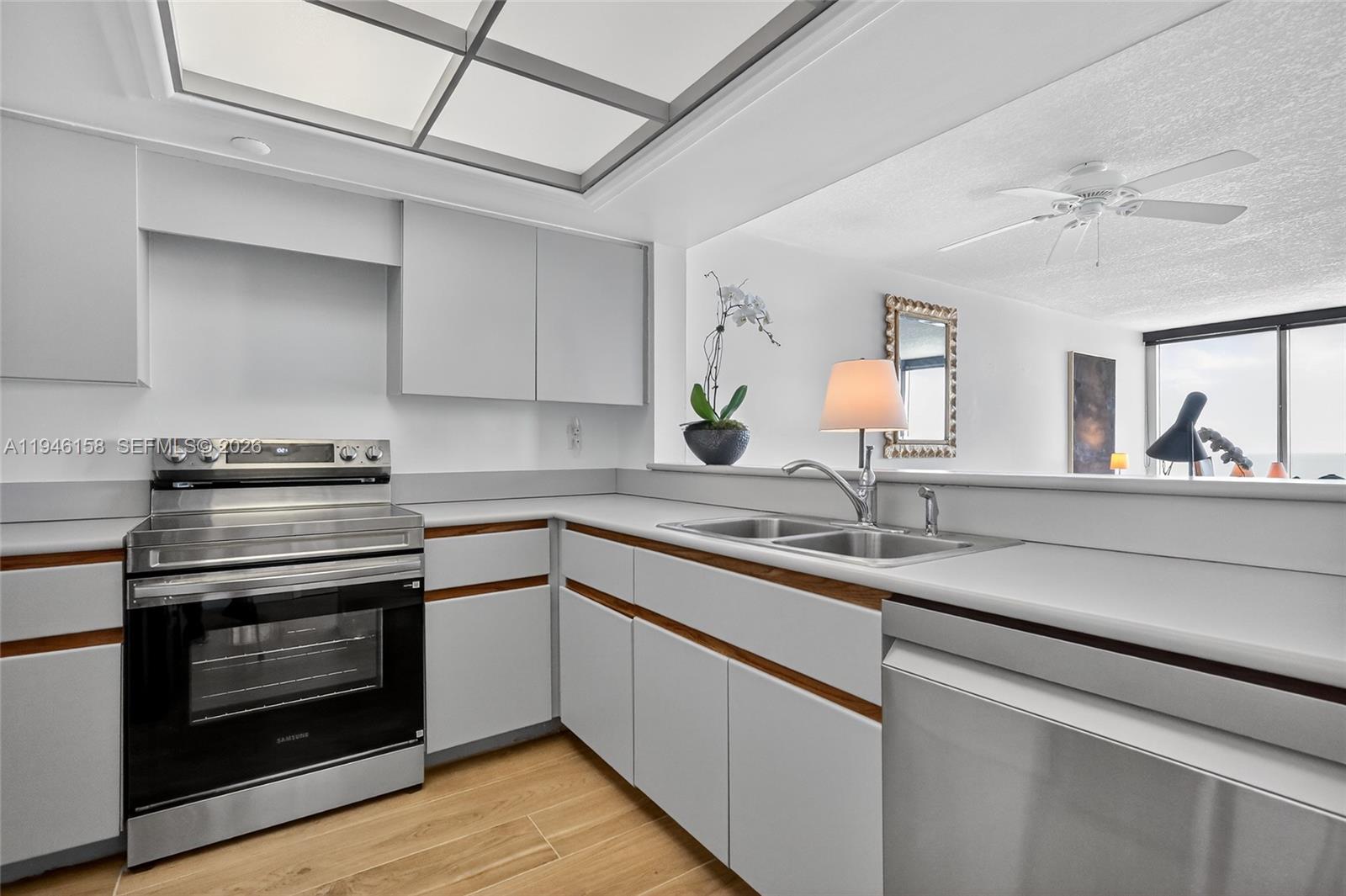 400 S Pointe Dr # 1608