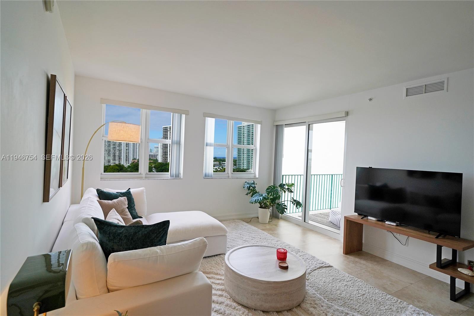 20000 E Country Club Dr # 1014