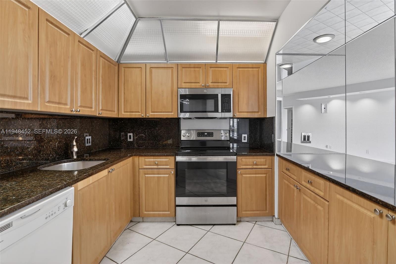 20281 E Country Club Dr # 405