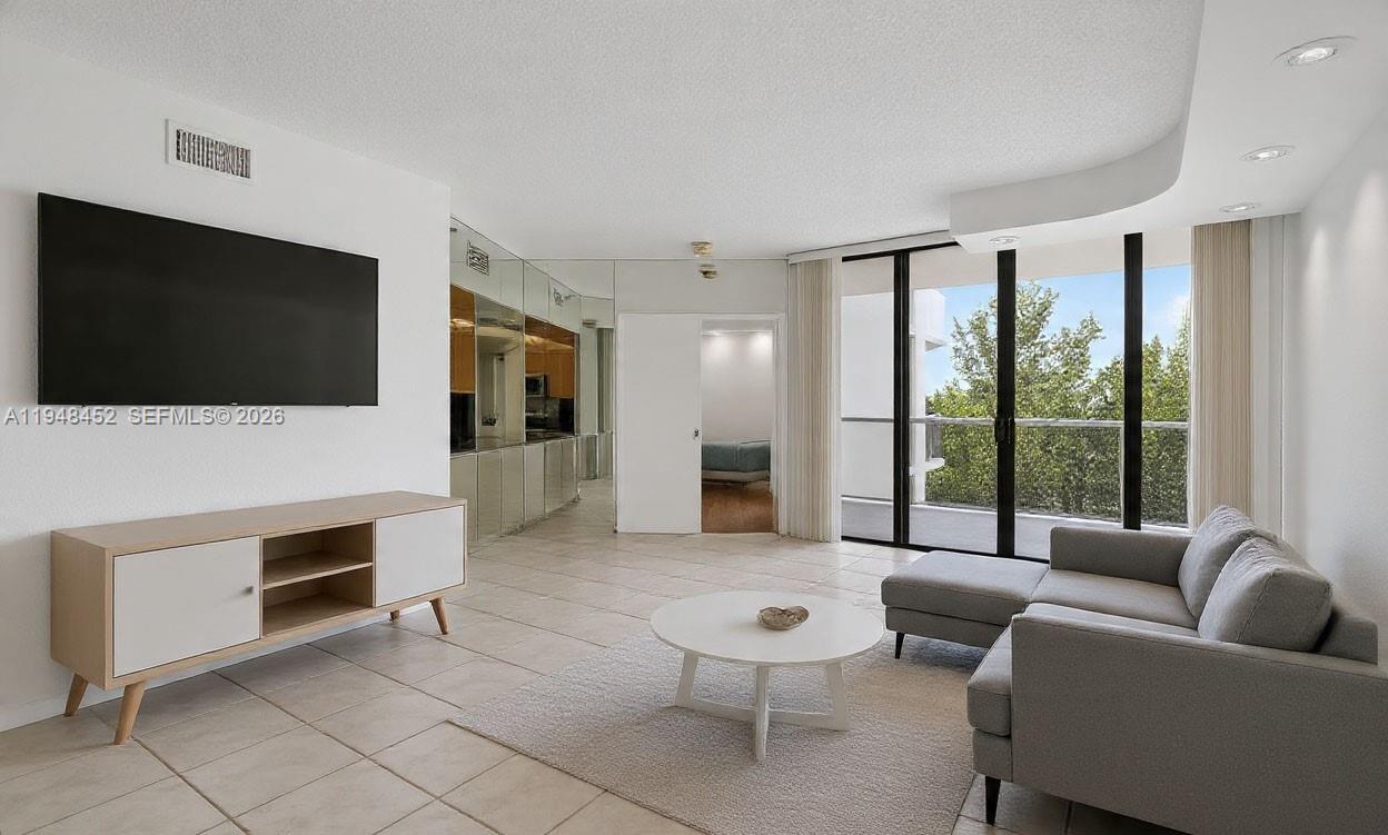 20281 E Country Club Dr # 405