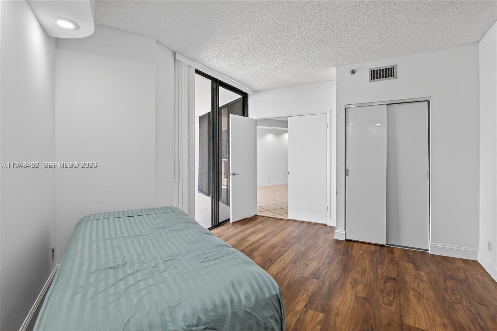 20281 E Country Club Dr # 405