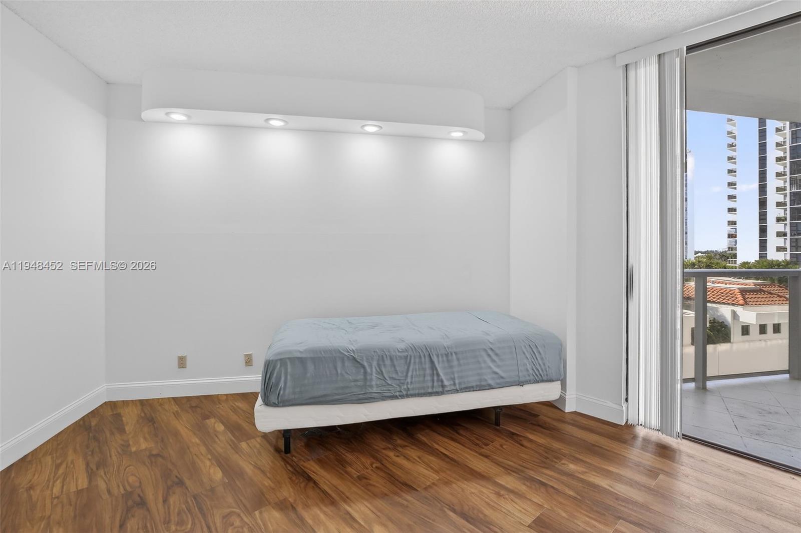 20281 E Country Club Dr # 405