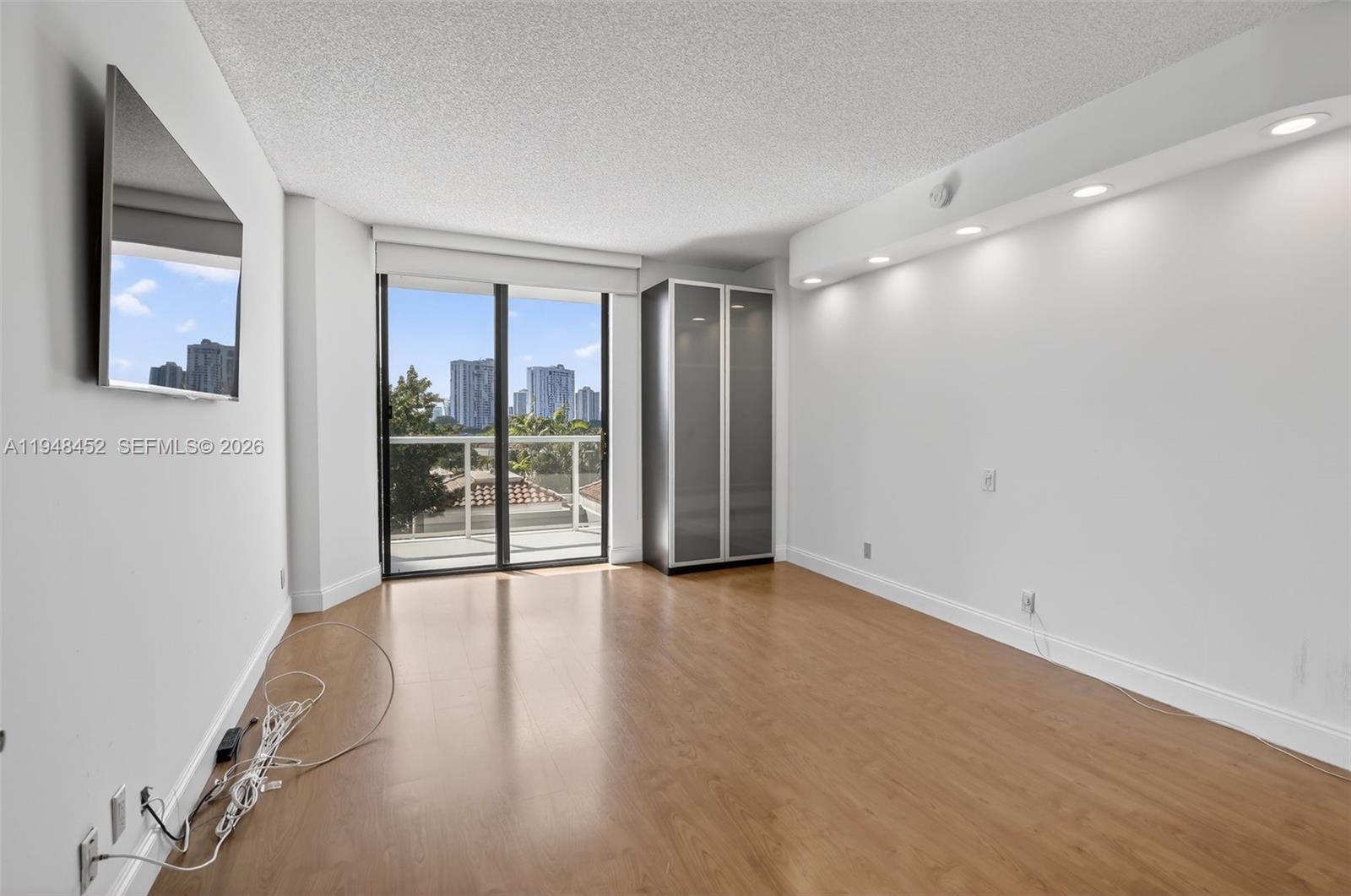 20281 E Country Club Dr # 405