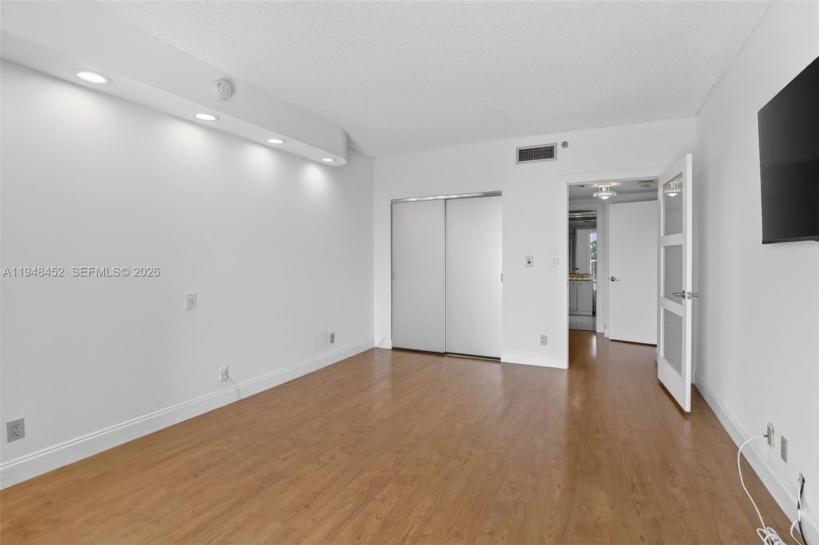 20281 E Country Club Dr # 405