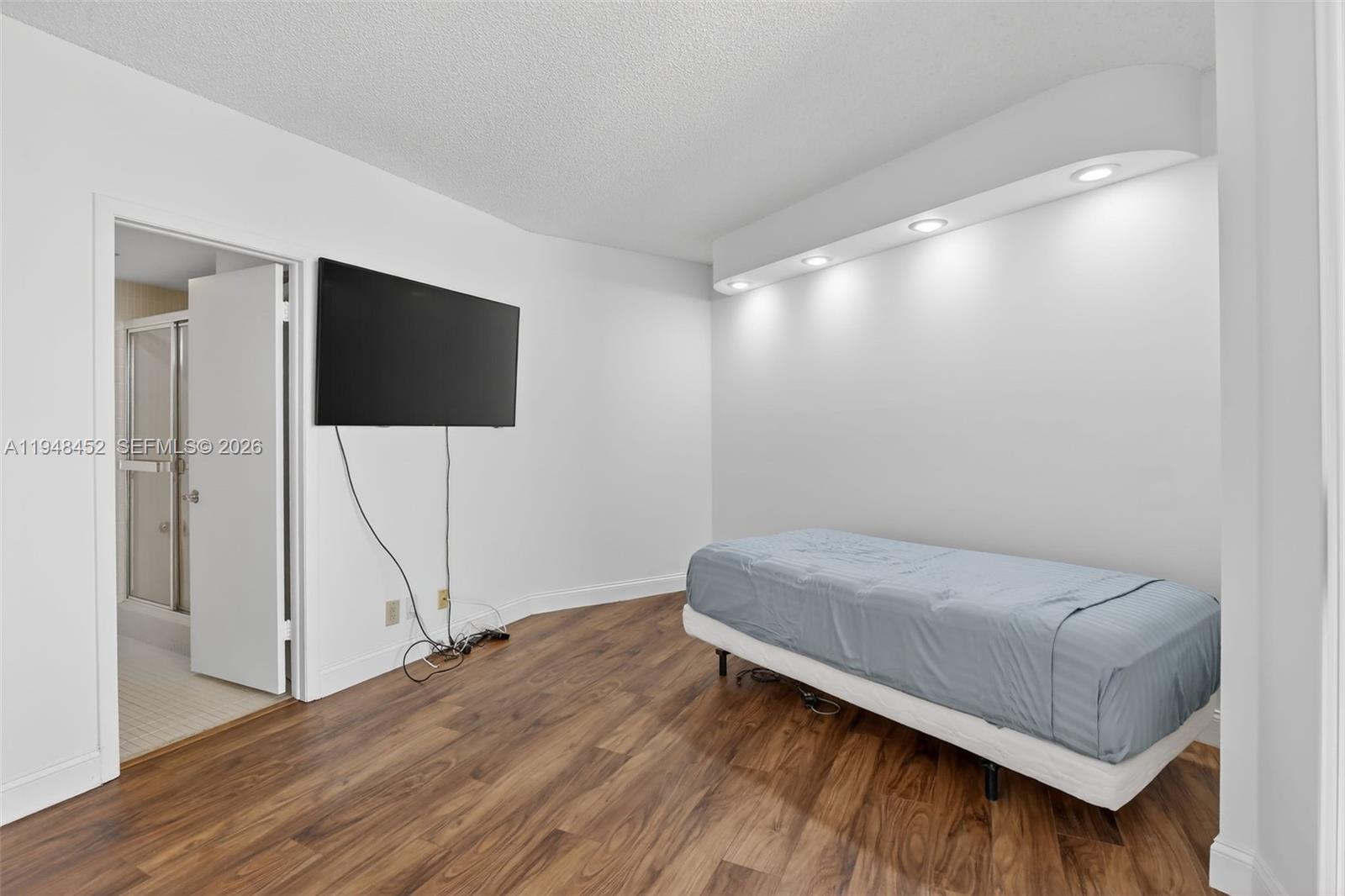 20281 E Country Club Dr # 405