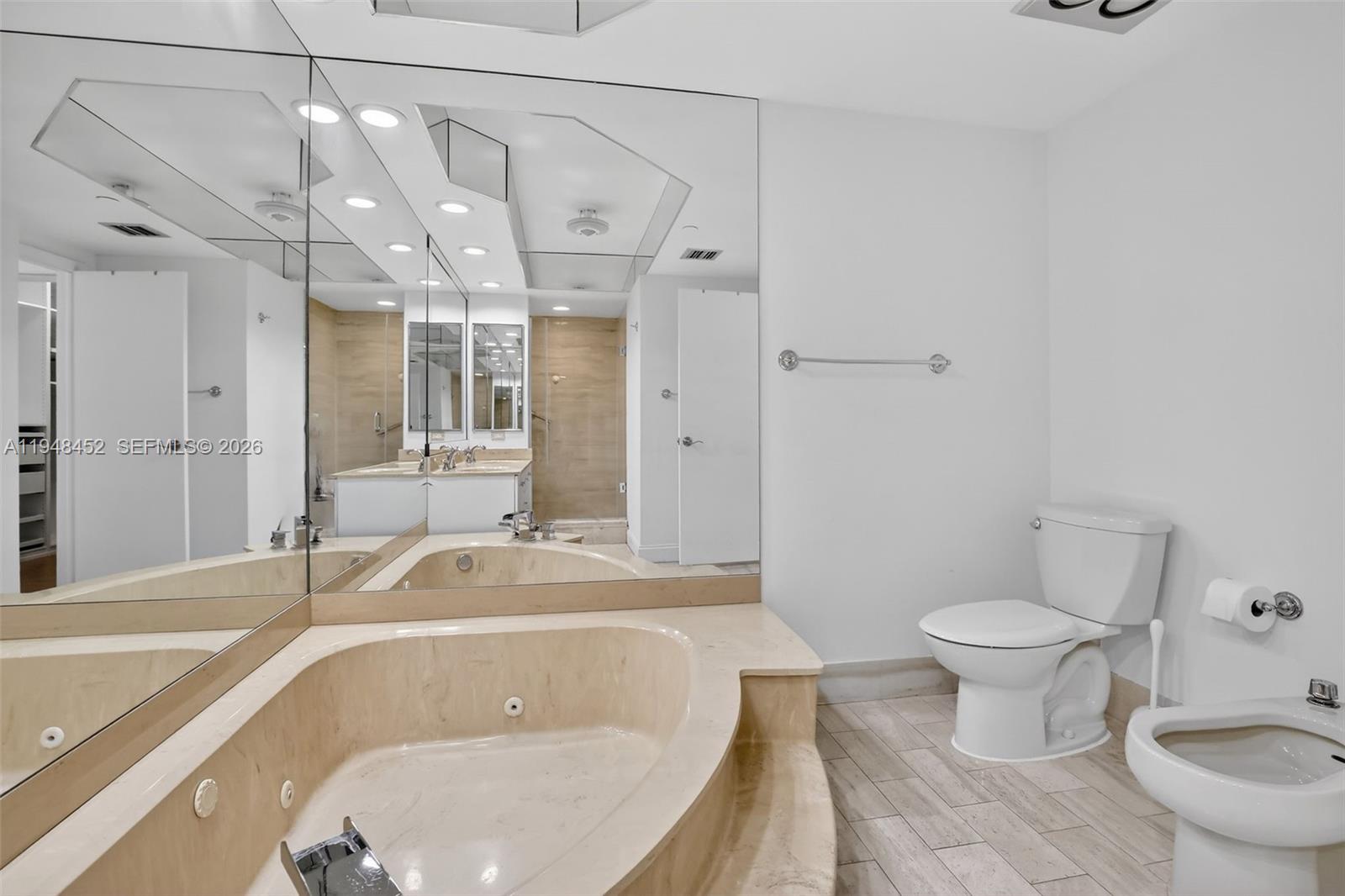 20281 E Country Club Dr # 405