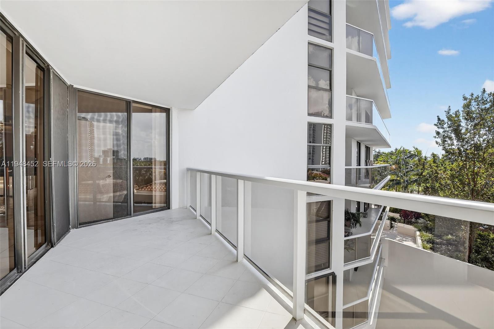 20281 E Country Club Dr # 405