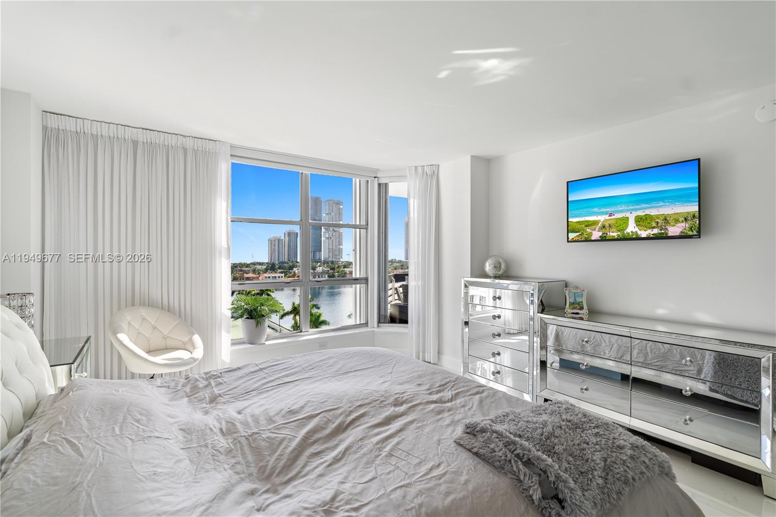 3600 Mystic Pointe Dr # 1017