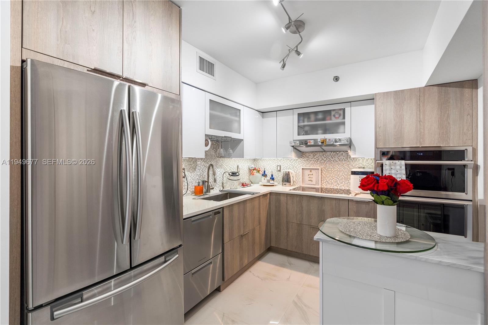 3600 Mystic Pointe Dr # 1017