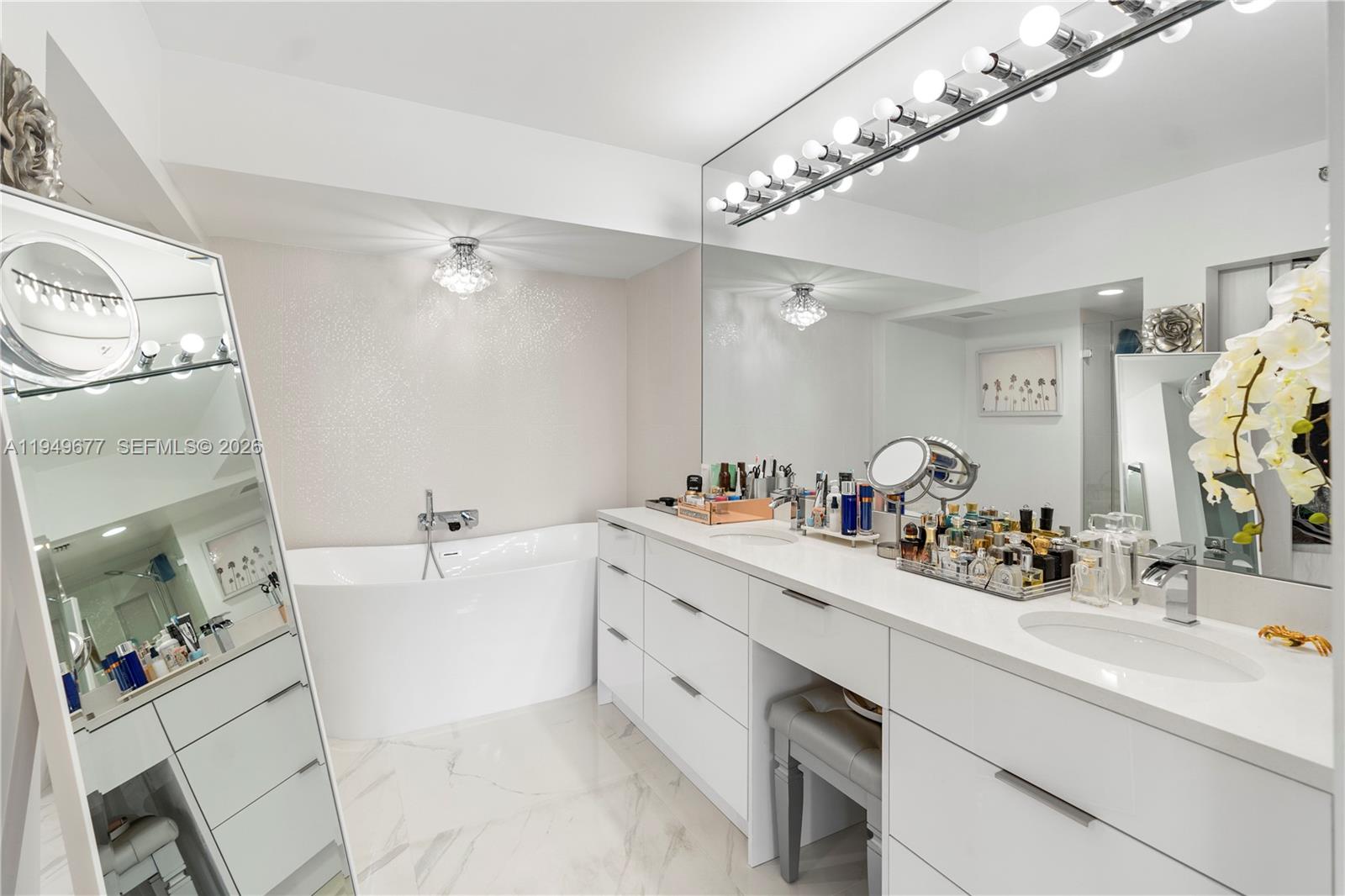 3600 Mystic Pointe Dr # 1017