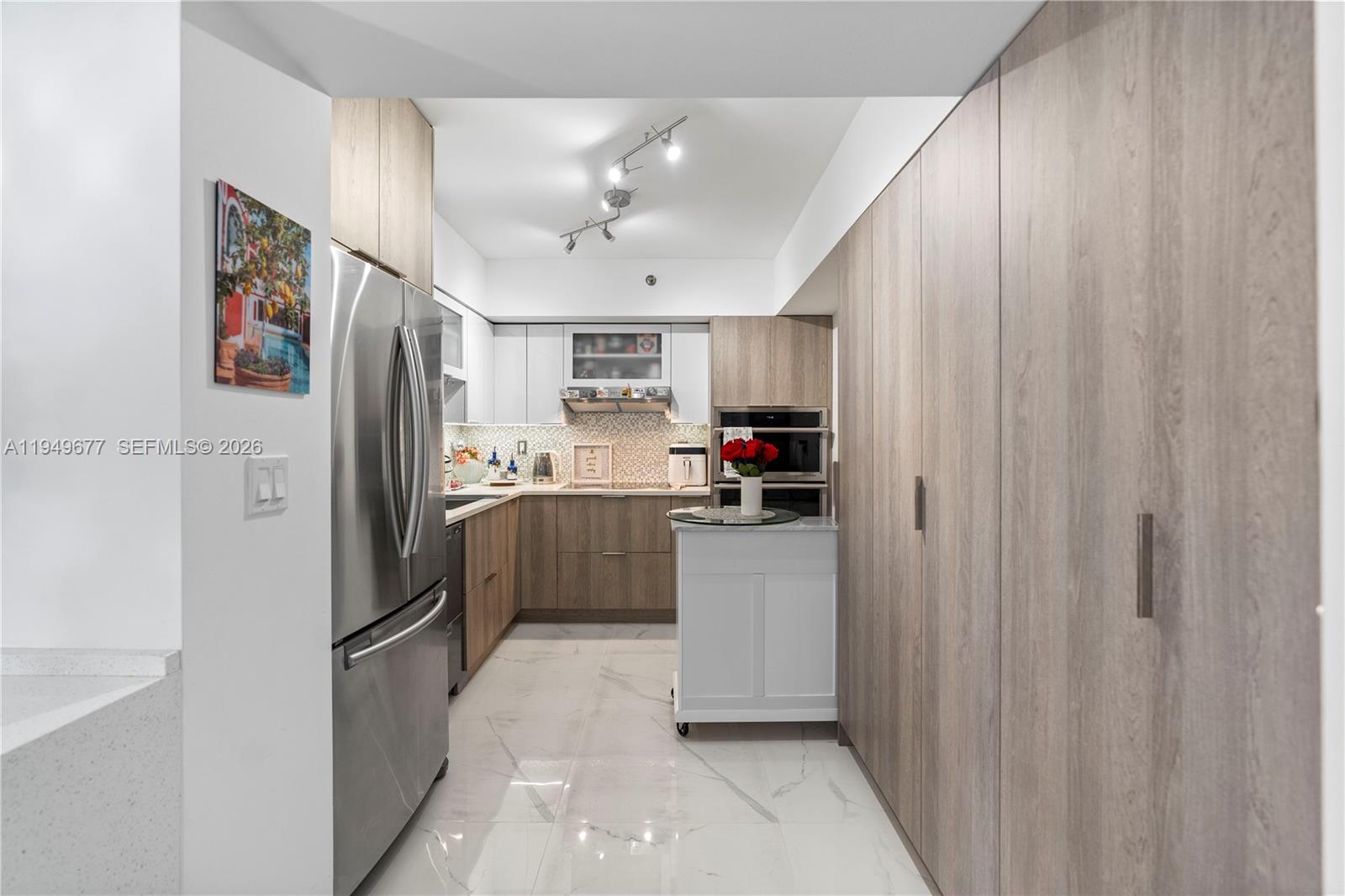 3600 Mystic Pointe Dr # 1017