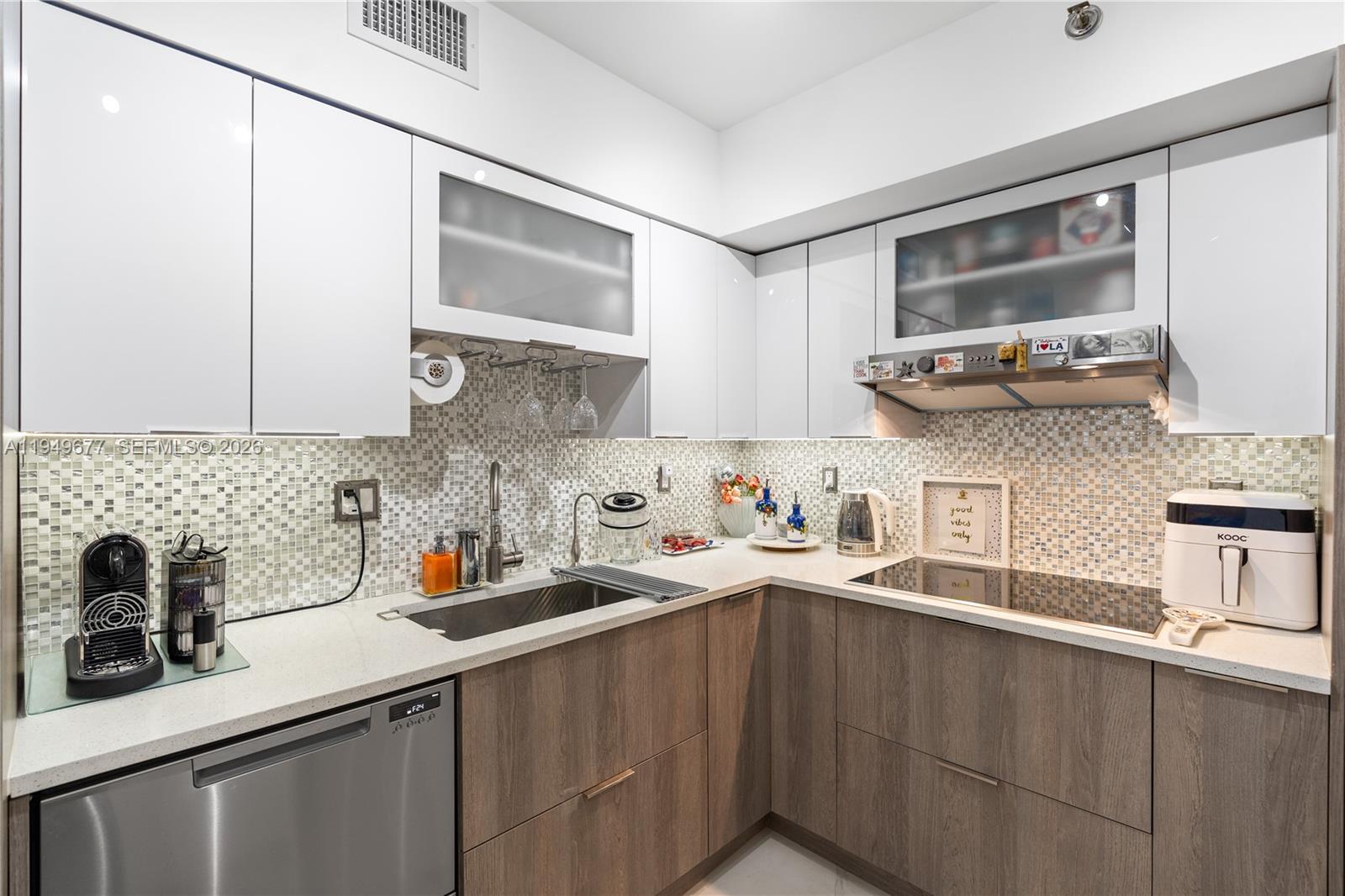 3600 Mystic Pointe Dr # 1017