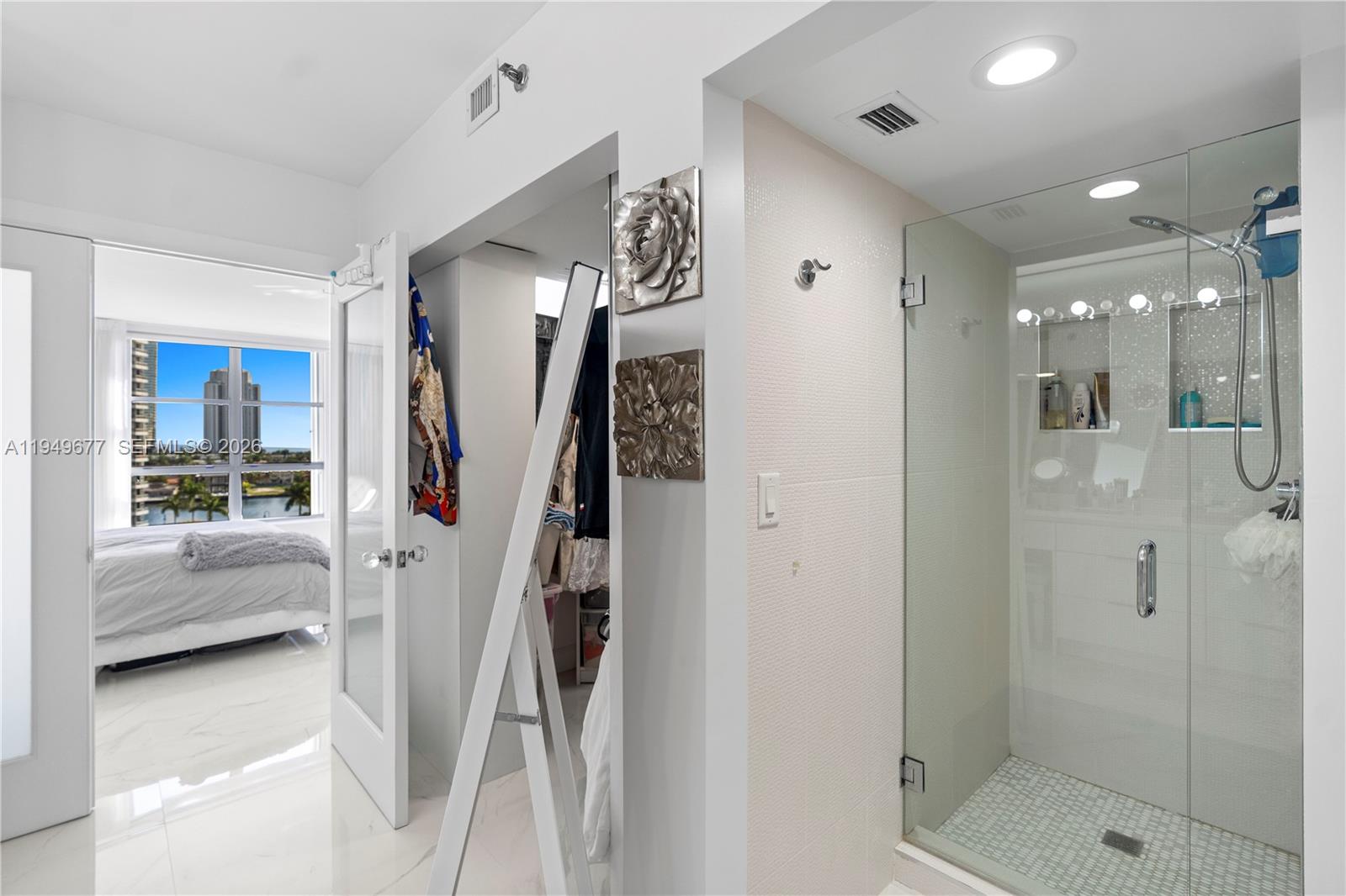 3600 Mystic Pointe Dr # 1017