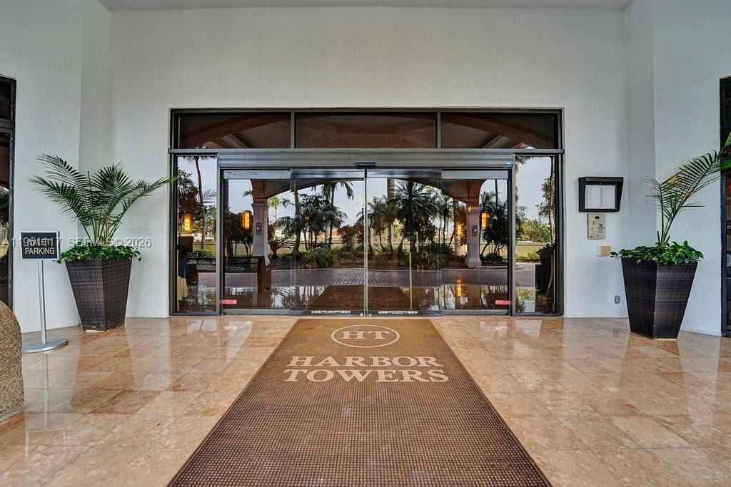 3598 Yacht Club Dr Unit: PH2002