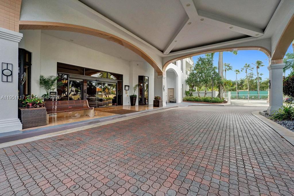 3598 Yacht Club Dr Unit: PH2002