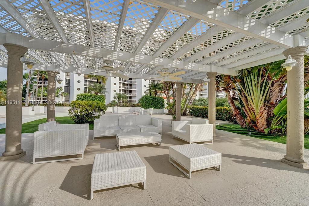 3598 Yacht Club Dr Unit: PH2002