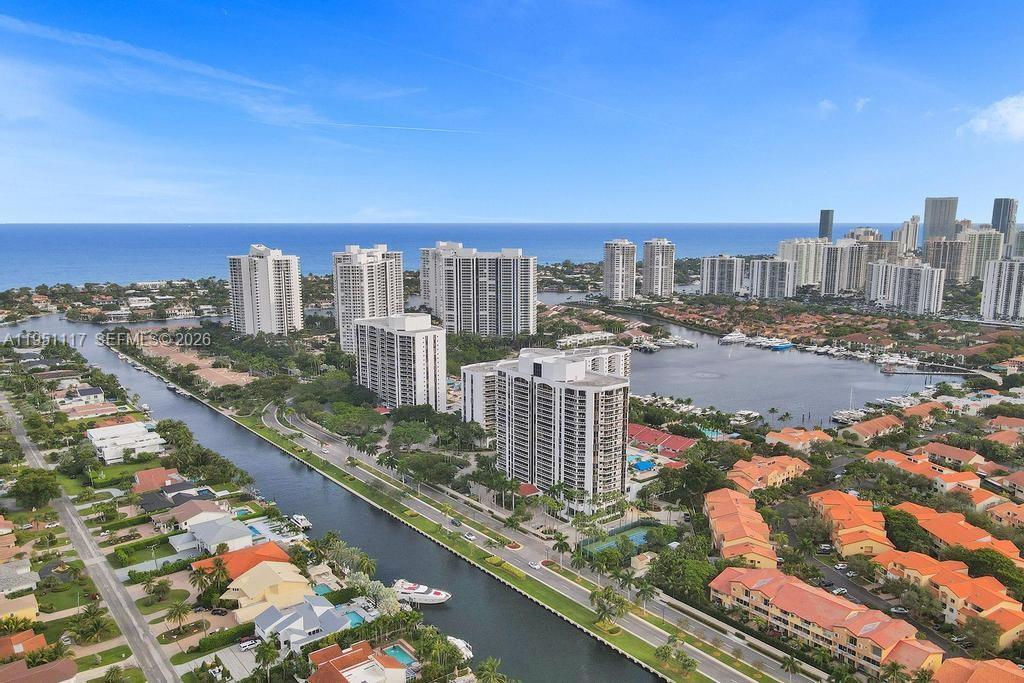 3598 Yacht Club Dr Unit: PH2002